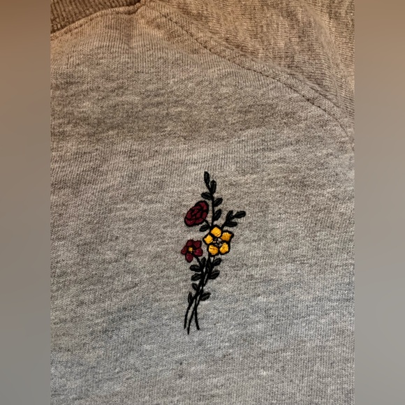 NWOT Spiritual Gangster Embroidered Crew Neck Sweatshirt - Picture 2 of 4